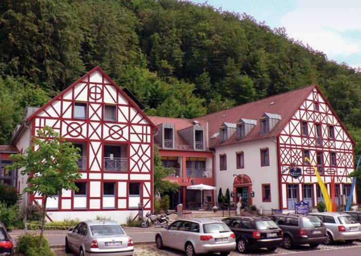 Behringers Freizeit - Und Tagungshotel Goessweinstein Eksteriør billede
