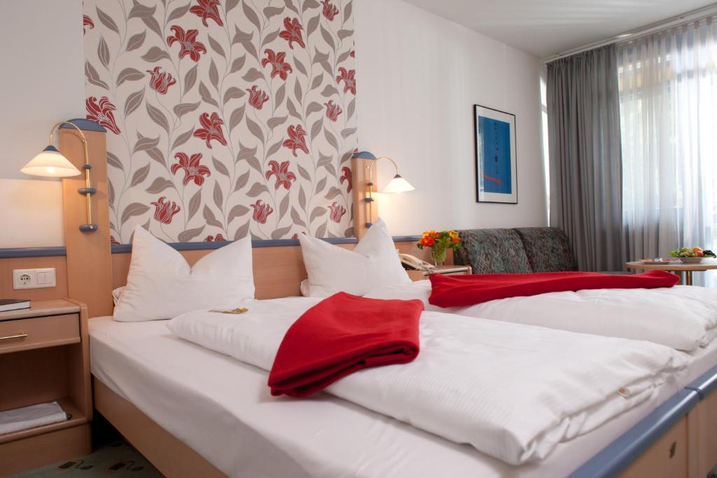 Behringers Freizeit - Und Tagungshotel Goessweinstein Værelse billede
