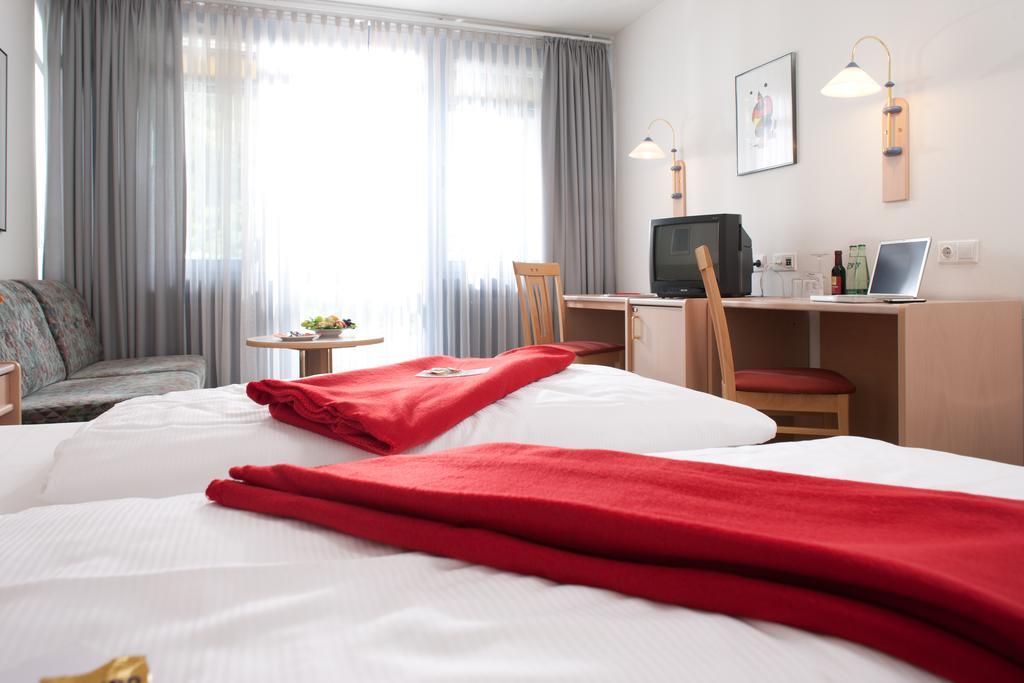 Behringers Freizeit - Und Tagungshotel Goessweinstein Eksteriør billede
