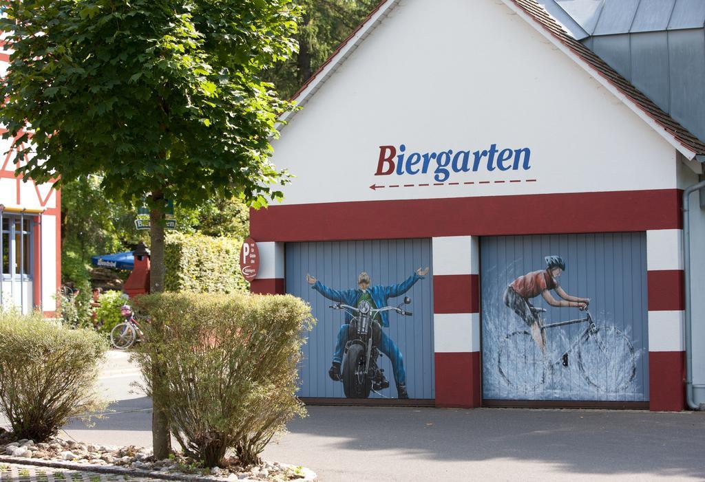 Behringers Freizeit - Und Tagungshotel Goessweinstein Eksteriør billede