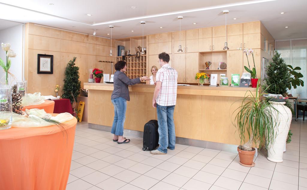 Behringers Freizeit - Und Tagungshotel Goessweinstein Eksteriør billede