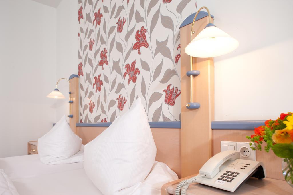 Behringers Freizeit - Und Tagungshotel Goessweinstein Eksteriør billede